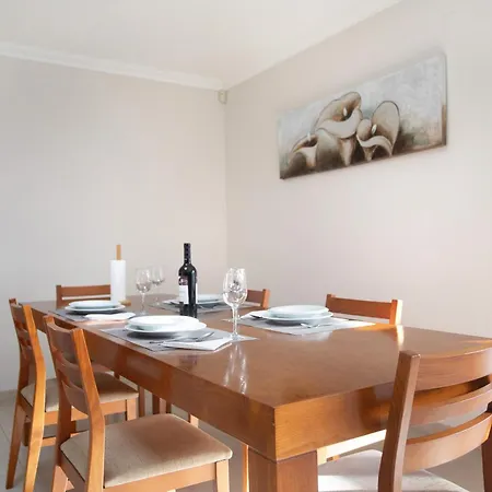 Rosa Com Piscina E Jacuzzi