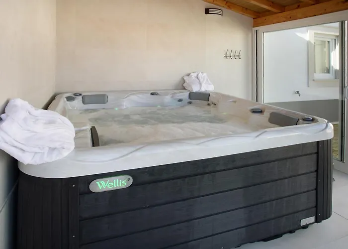 Rosa Com Piscina E Jacuzzi *