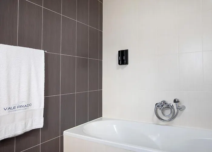 Rosa Com Piscina E Jacuzzi Salir de Matos