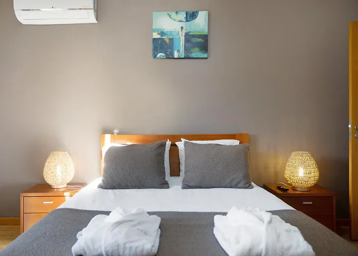 Rosa Com Piscina E Jacuzzi