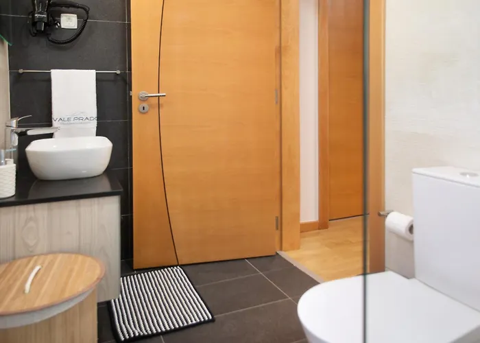 Rosa Com Piscina E Jacuzzi *